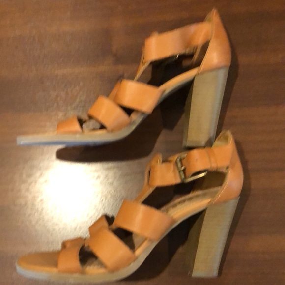 Report high heel sandals size 7 1/2 - Picture 2 of 6